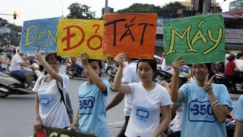 Nhóm bạn trẻ 'Tắt máy, bật tương lai'