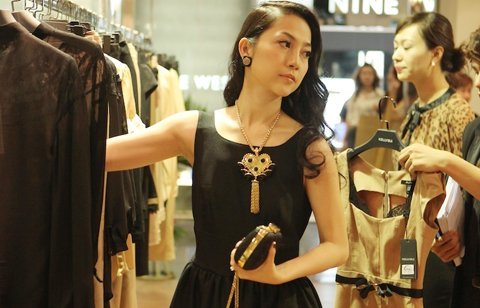 Linh Nga kiêu sa, Đan Lê giản dị...