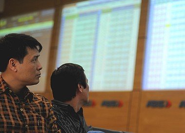 Tiền có vào cổ phiếu khi vàng bị bán tháo?