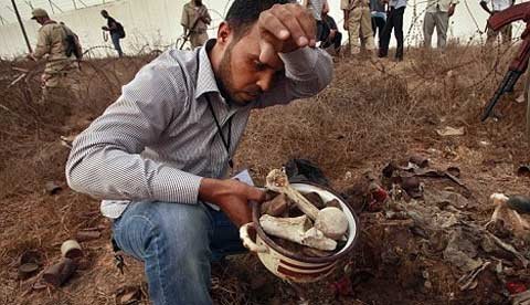 Phát hiện hàng nghìn thi thể tại nhà tù Tripoli