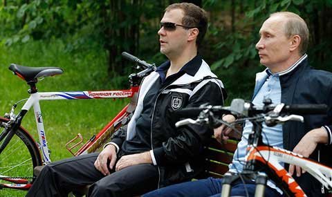 Ảnh độc về cặp đôi quyền lực Putin - Medvedev