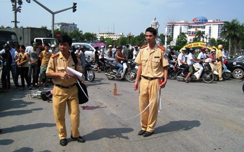 Bị xe tải cán, một phụ nữ tử vong
