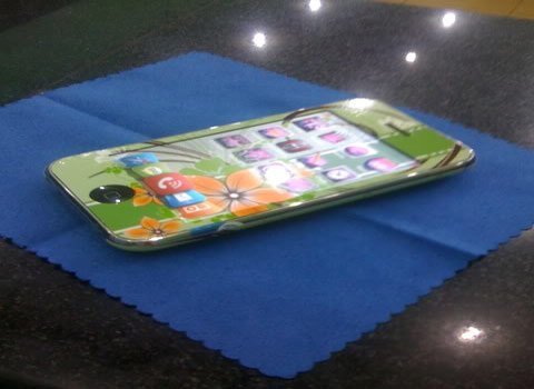 Ma thuật thổi giá trên miếng dán điện thoại