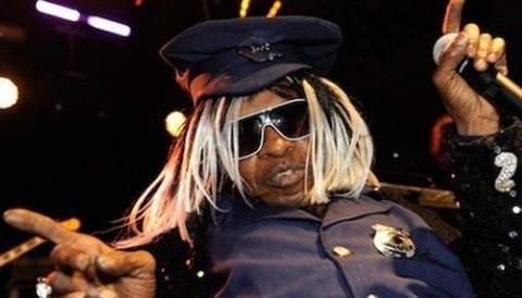 Huyền thoại soul vỡ nợ sống trong xe tải