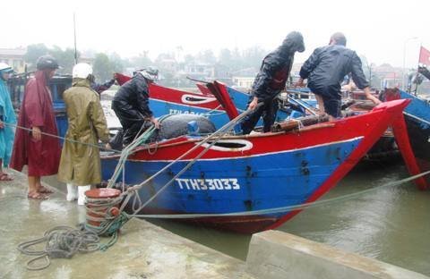 Gió lật úp ghe, vợ chồng chết thảm