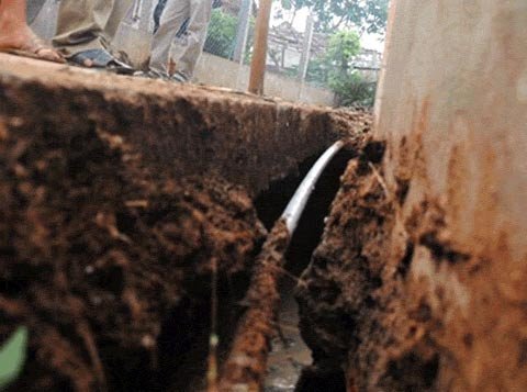 Xuất hiện “hố đen” khiến người dân lo lắng