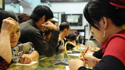 Dân hãy bình tĩnh, thận trọng trước giá vàng