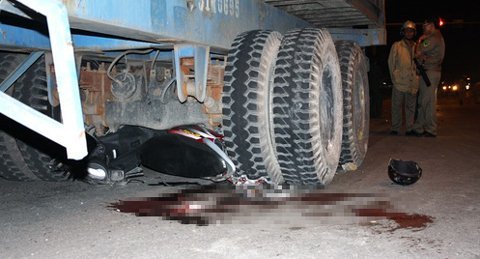 Bị container kéo lê, 2 phụ nữ nguy kịch