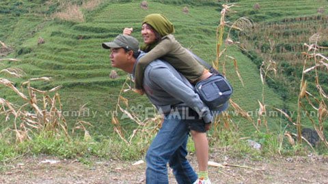 Những chuyện tình đẹp bén duyên từ 