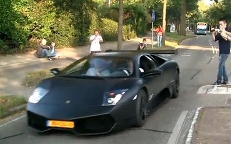 Lamborghini thể hiện sức cuốn hút lạ kì
