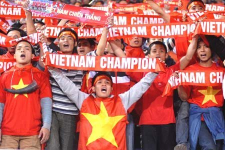 Có nên xây dựng bóng đá chuyên nghiệp?
