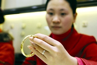 Vàng quanh quẩn mốc 44 triệu đồng/lượng