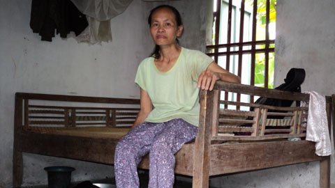 Đắng lòng bát cơm rắc muối