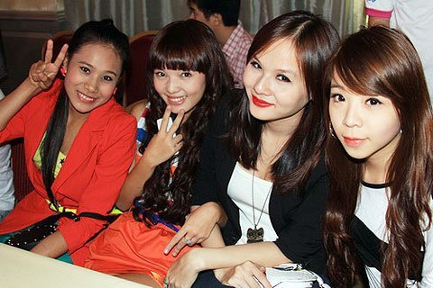 Ngắm các Miss Teen ở hậu trường