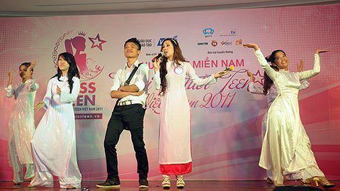 Thí sinh miss teen tự tin khoe tài