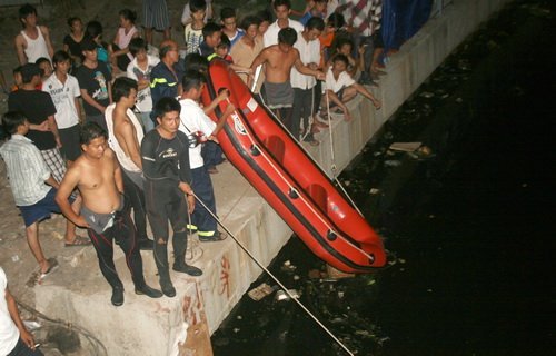 Trắng đêm tìm xác người đàn ông tự tử