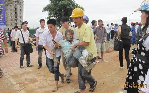 Hình ảnh kinh hoàng vụ sập giàn giáo