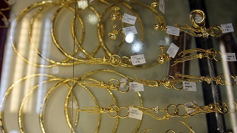 Vàng bật lên 45 triệu đồng, USD cũng tăng vọt