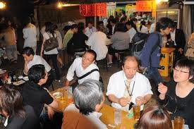 Chuyện 'quý ông' công sở xả hơi giữa trưa