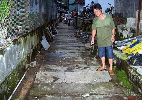 Thoát chết hy hữu sau khi rơi vào cống ngầm