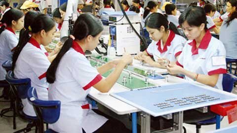 Vợ sinh, chồng sẽ được nghỉ chăm sóc?