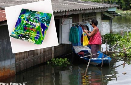 Thái Lan phát bao cao su cho dân vùng lũ