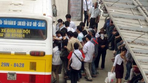 Bất an trên những chuyến xe buýt Hà Nội