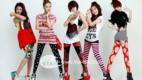 Sặc sỡ cùng legging màu