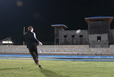 Cầu thủ chơi bóng kiểu Angry Birds