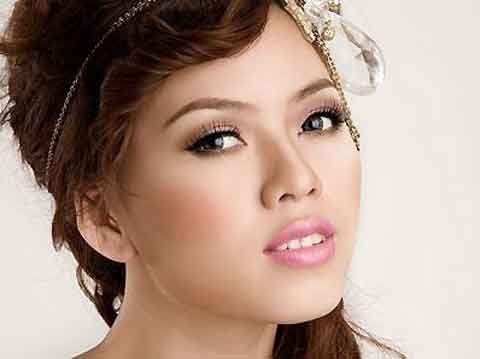 Vũ Hoàng Điệp mua bảo hiểm đôi chân 50 nghìn USD