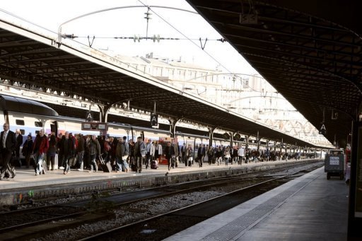 Túi thay thế toilet trên tàu gây tranh cãi