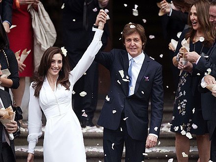 Cựu thành viên ban nhạc huyền thoại The Beatles kết hôn lần 3