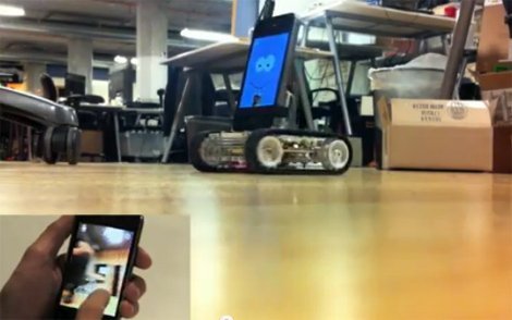 Người gốc Việt biến iPhone thành “bộ não” robot