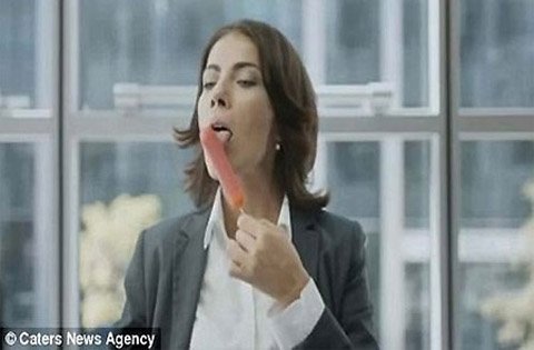 Phần Lan: Liếm kem bị coi là quấy rối tình dục?