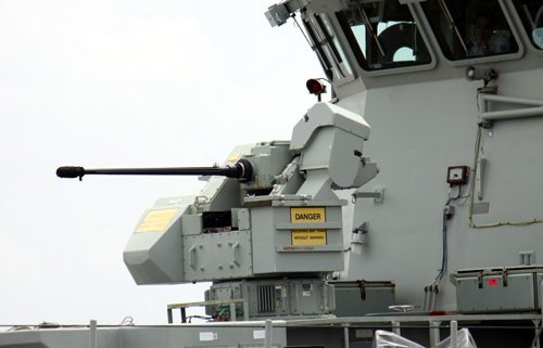 Cận cảnh tàu hải quân Australia đến TP.HCM