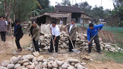 Thanh niên xây nhà nhân ái tặng người nghèo