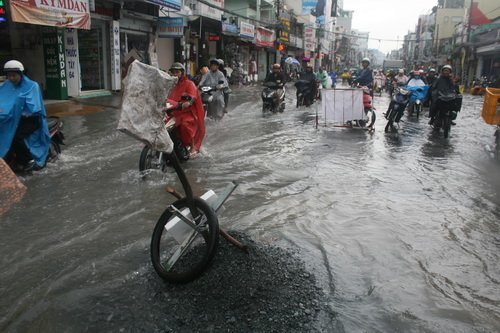Mưa to, đường tử thần xuất hiện