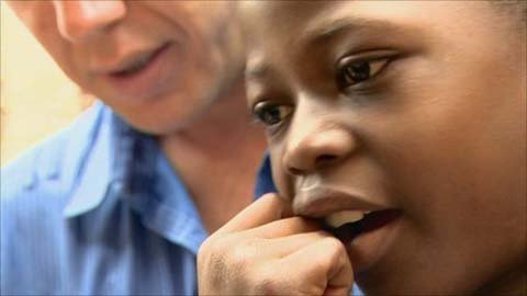 Những đứa trẻ bị chôn sống dưới công trình