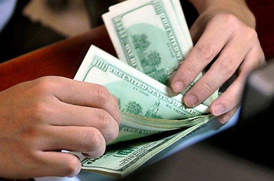 Vàng quay đầu giảm, USD tăng kịch trần