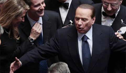 Berlusconi vượt qua cuộc bỏ phiếu tín nhiệm