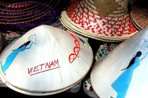 Hàng Việt ở Tây: Chào triệu khách, 1 người mua