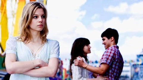 Bị chồng dọa “động đến người thứ 3 là bị đánh”