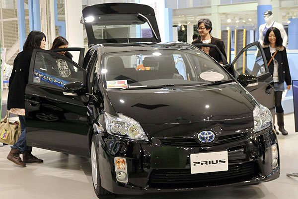 Thị trường ô tô ngóng chờ ngày giảm giá