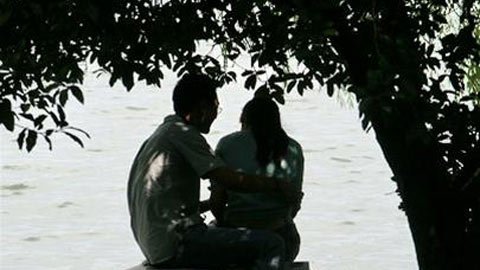 Con không thể yêu...người là cha con!