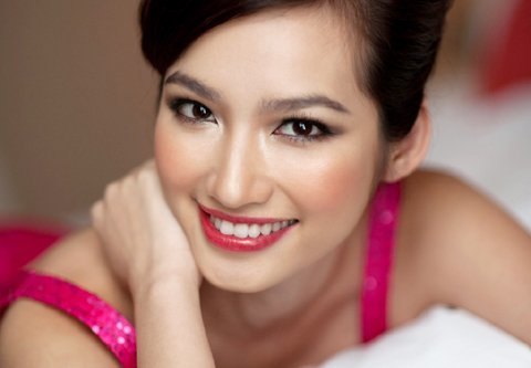 Sát ngày đi, Trúc Diễm được cấp phép dự Hoa hậu Quốc tế