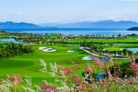 Nóng trong ngày: Bộ trưởng cấm chơi golf