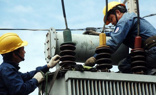 Lỗ và nợ, EVN đòi tăng giá điện