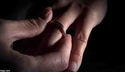 Bị bỏ tù nếu ly hôn không chính đáng