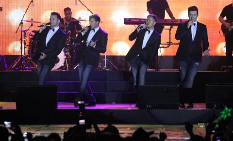Westlife đột ngột tan rã sau khi đến Việt Nam