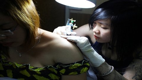 Lạ lùng CLB xăm mình thích 